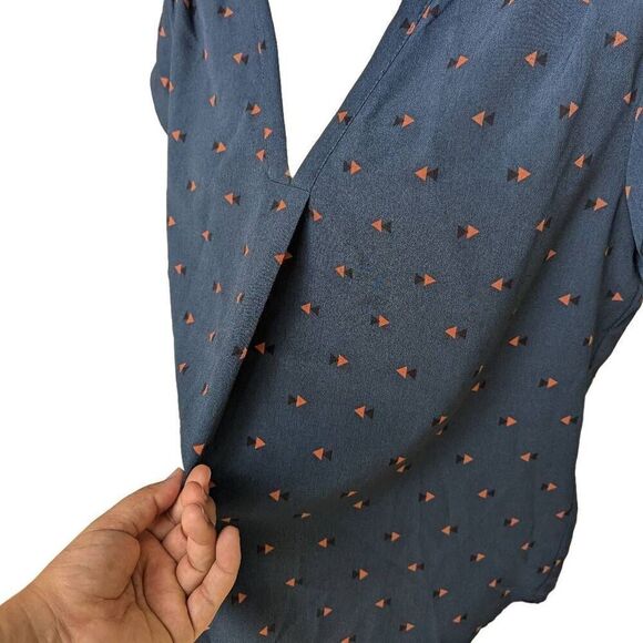 New Fun 2 Fun Lillian V-Neck Navy Tan Orange Black Geometric Blouse size L - Picture 6 of 8